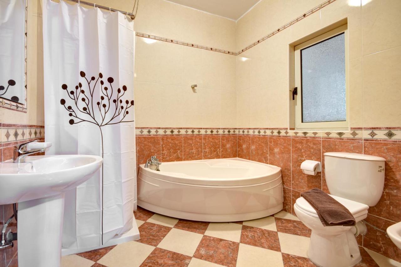Morina Court - St Julians Seaside Bliss Apartments And Penthouse By Shortletsmalta Saint Julian's Εξωτερικό φωτογραφία